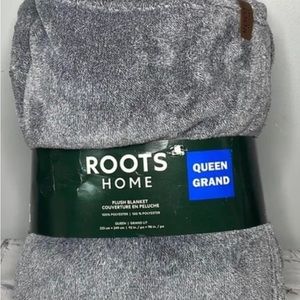 Queen sized plush blanket